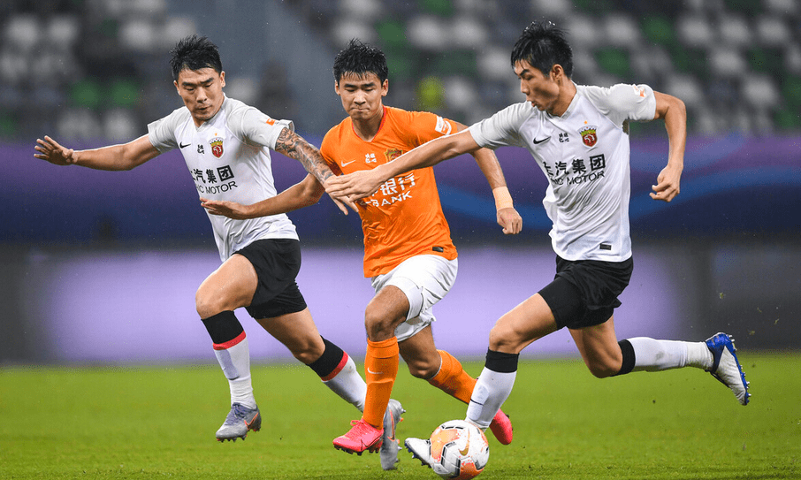 武汉卓尔取得反弹,成功阻击对手进攻 武汉卓尔取得反弹,成功阻击对手进攻